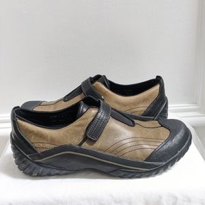 Clarks leather waterproof muckers